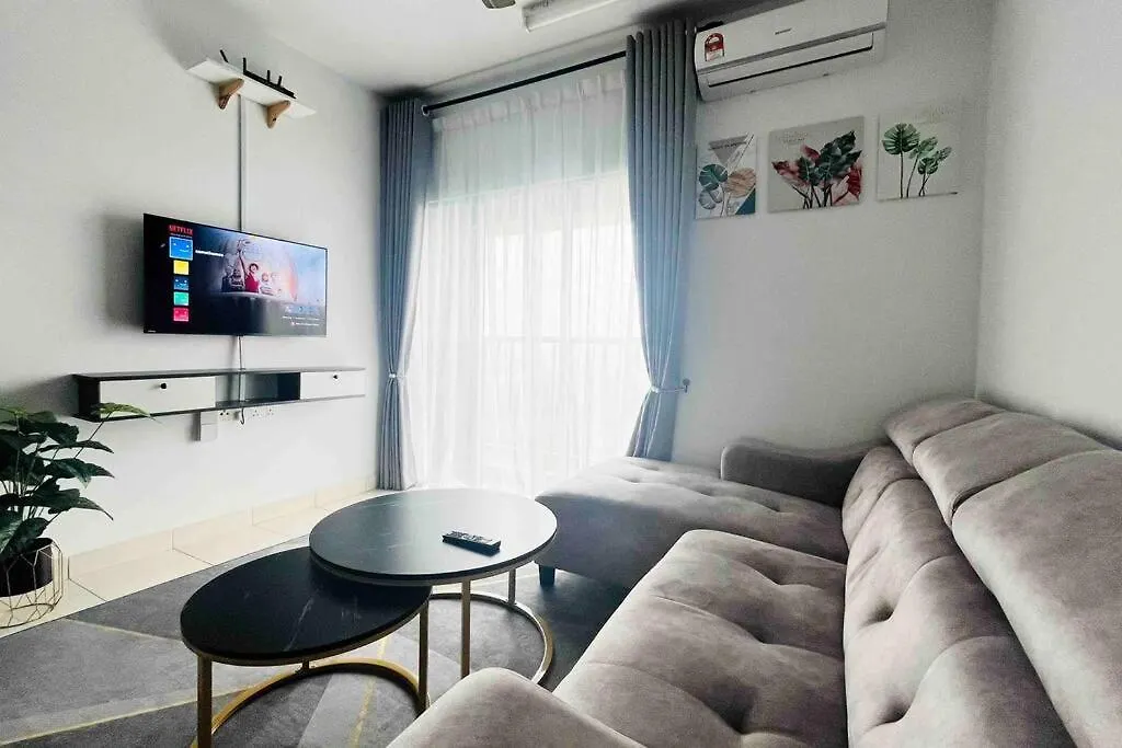 Minimalist Cozy Suite@ Klia1/2 Sepang Apartment
